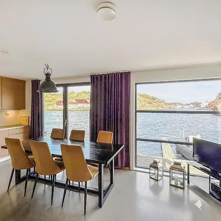 2 Bedroom Gorgeous In *